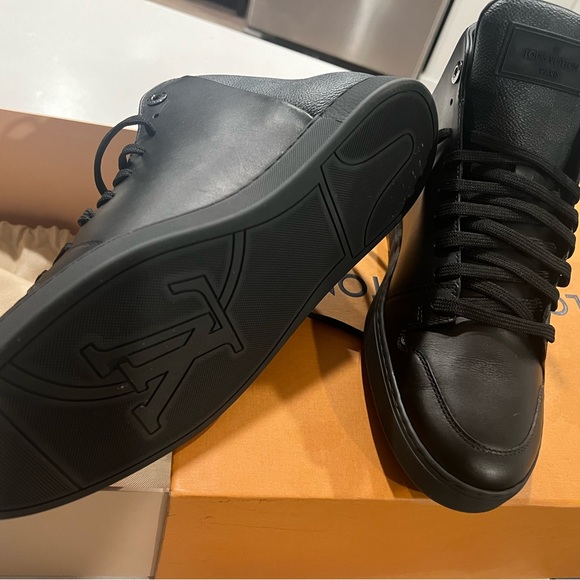 Authentic lv sneakers - Picture 4 of 5